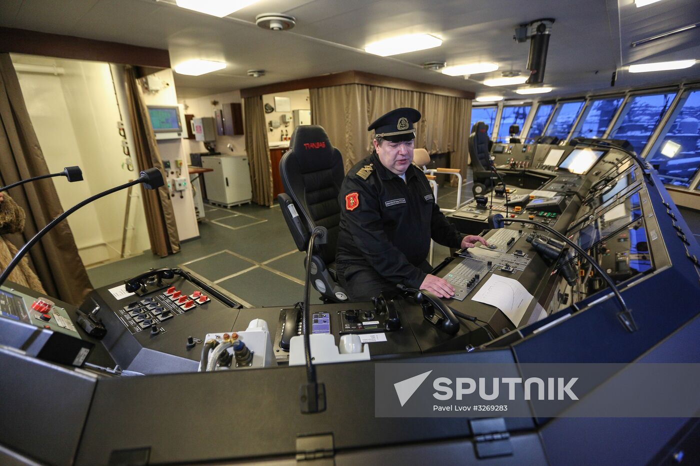 Ilya Muromets diesel electric icebreaker arrives at Northern Fleet base
