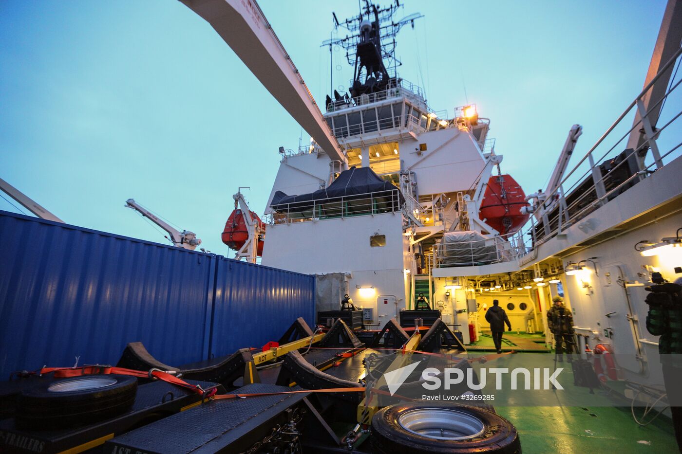 Ilya Muromets diesel electric icebreaker arrives at Northern Fleet base