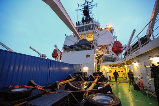 Ilya Muromets diesel electric icebreaker arrives at Northern Fleet base