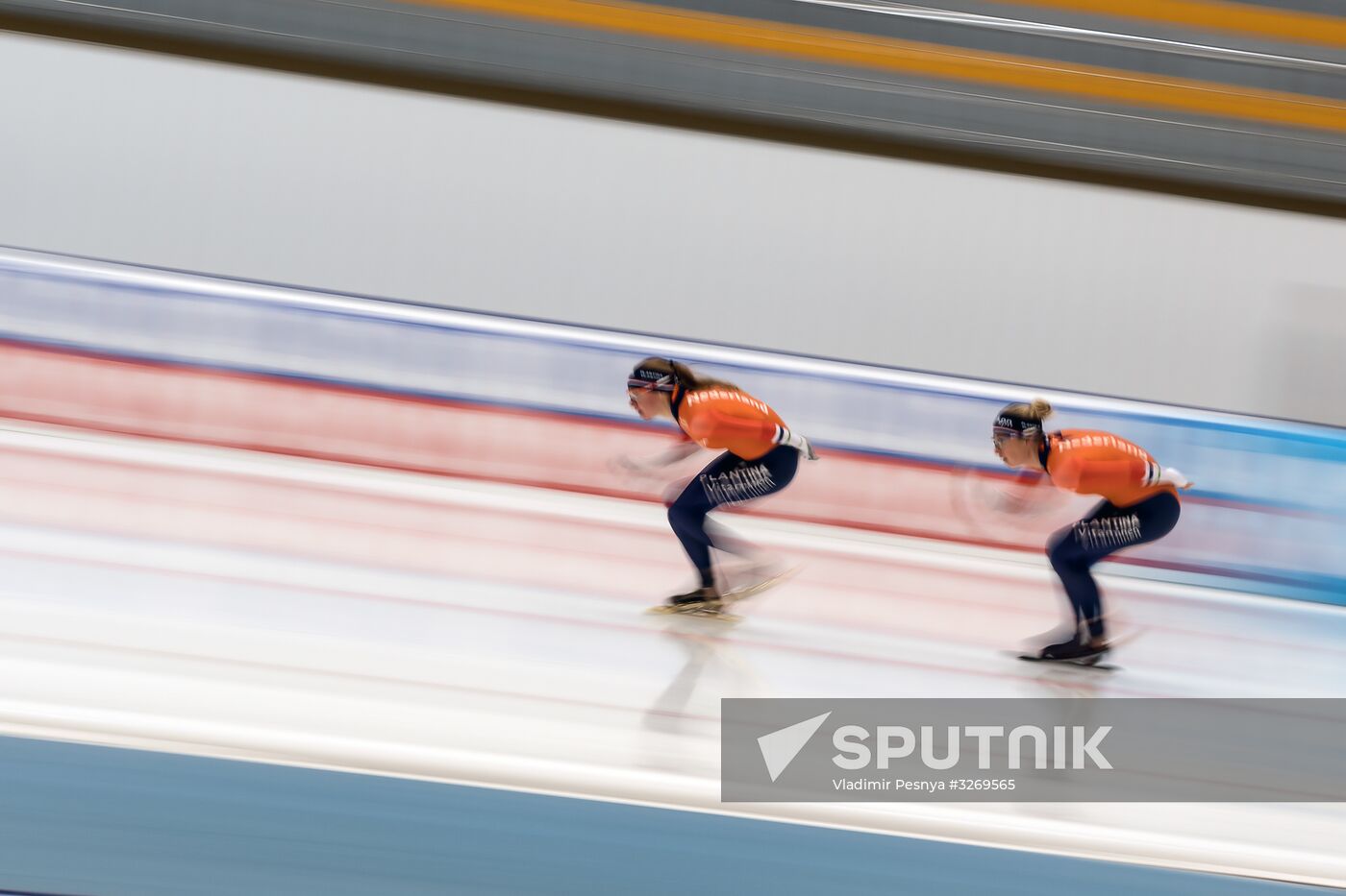 Speed skating. European Single Distance Championships. Training sessions