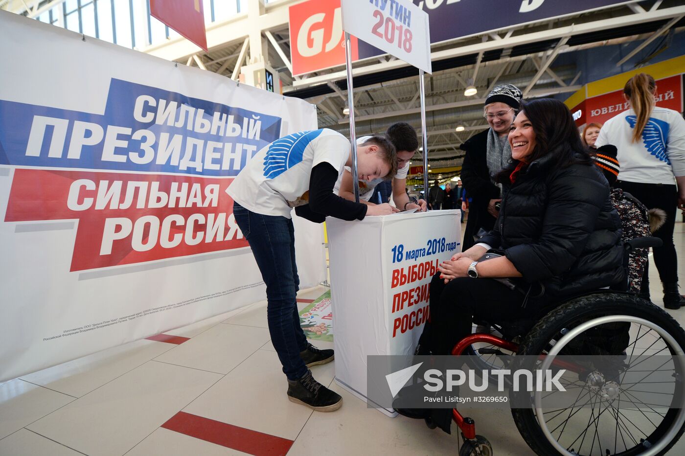 Collection of signatures supporting Vladimir Putin’s presidential bid is underway