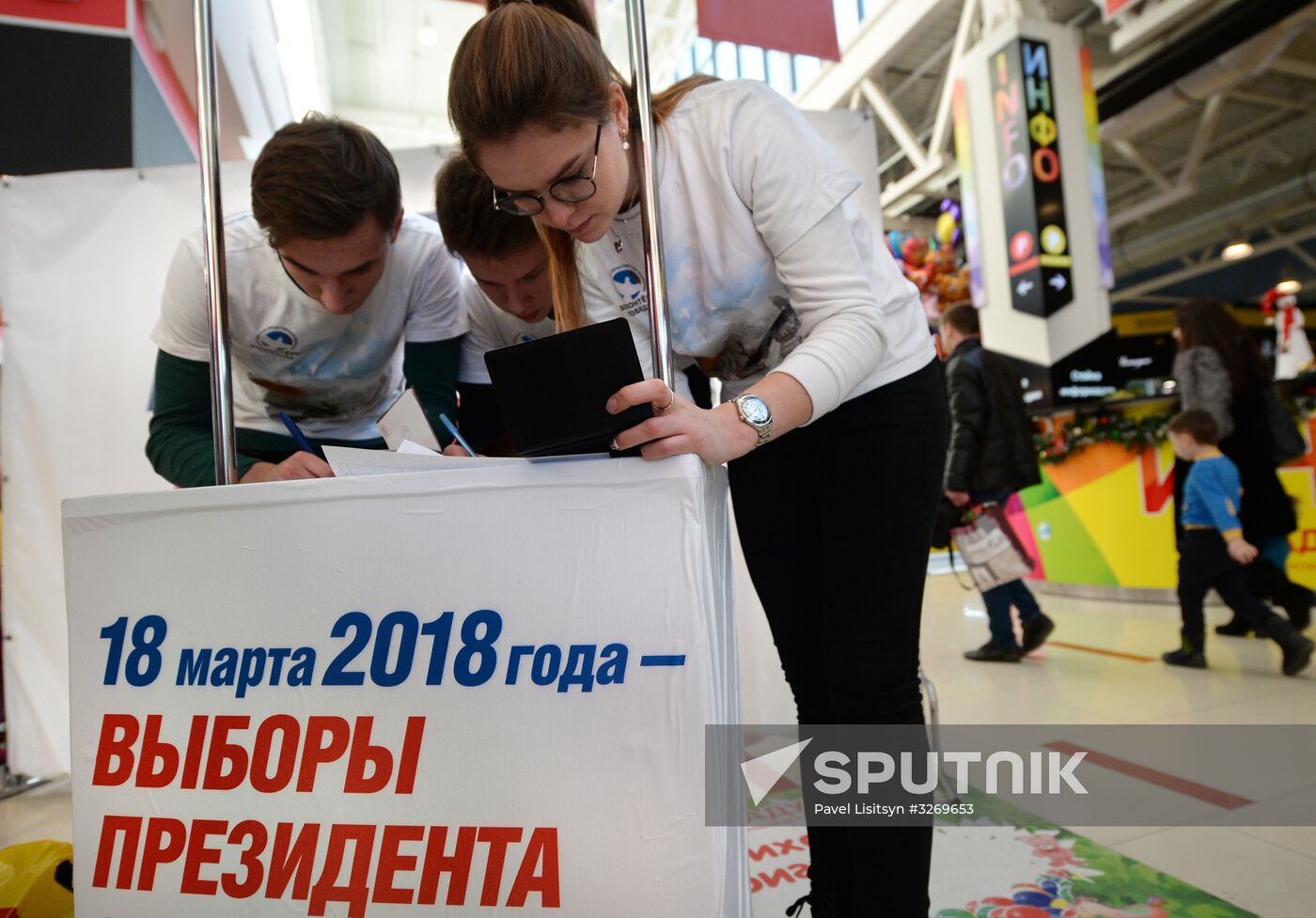 Collection of signatures supporting Vladimir Putin’s presidential bid is underway