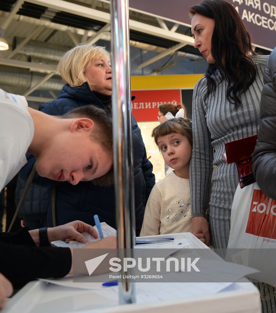 Collection of signatures supporting Vladimir Putin’s presidential bid is underway