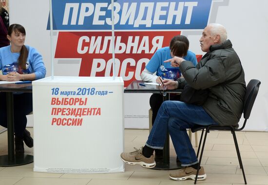 Collection of signatures supporting Vladimir Putin’s presidential bid is underway
