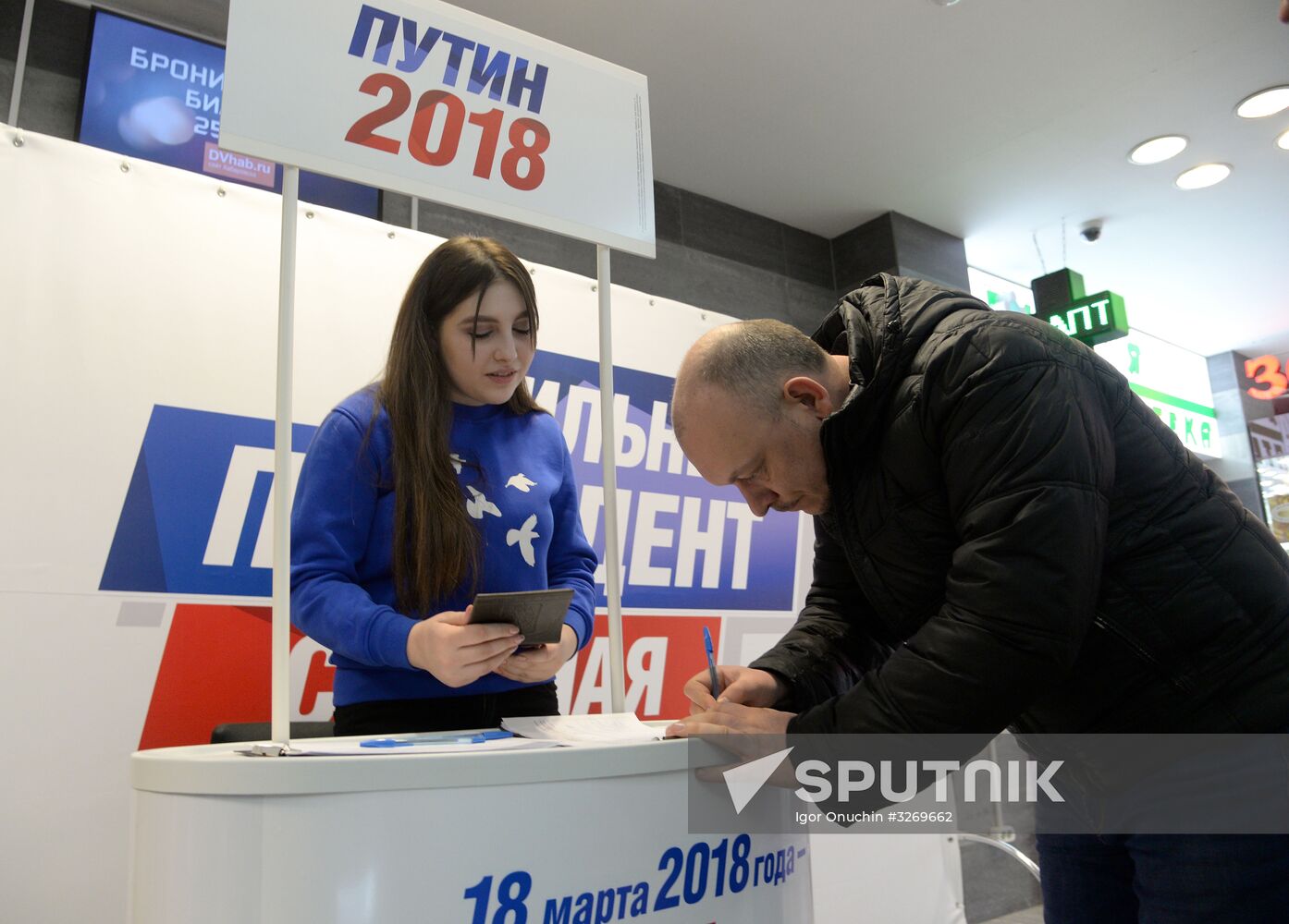 Collection of signatures supporting Vladimir Putin’s presidential bid is underway