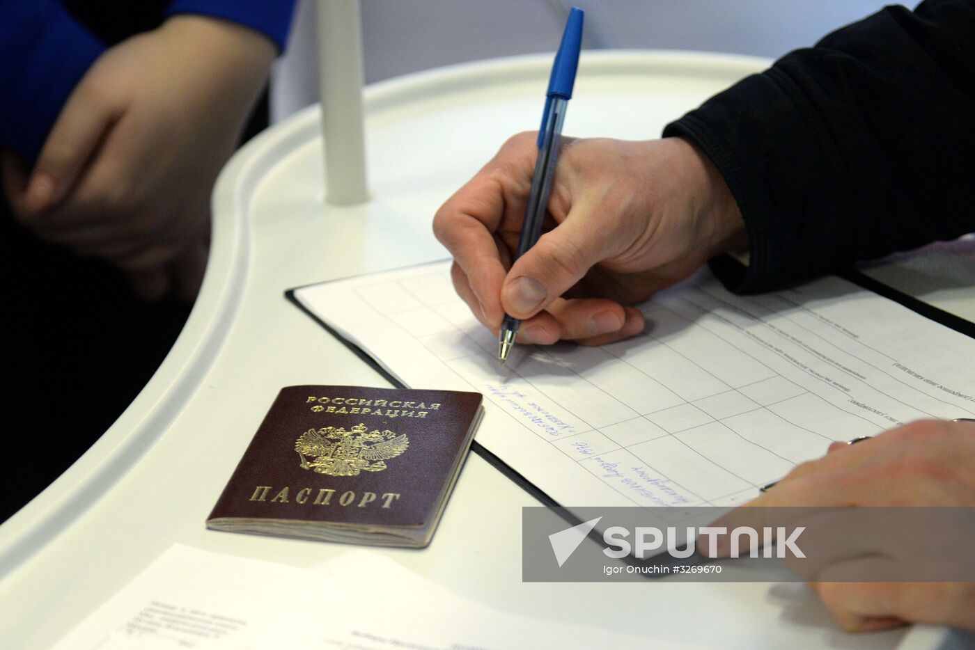 Collection of signatures supporting Vladimir Putin’s presidential bid is underway