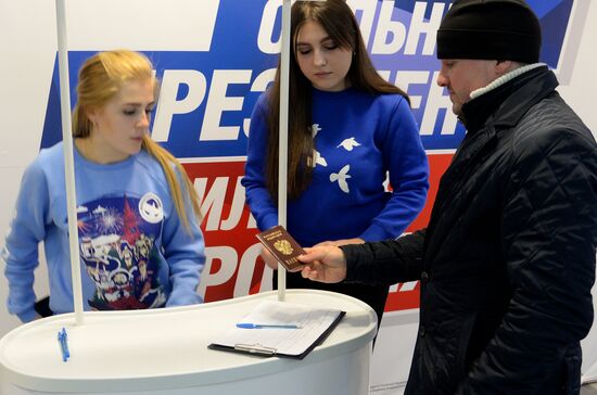 Collection of signatures supporting Vladimir Putin’s presidential bid is underway