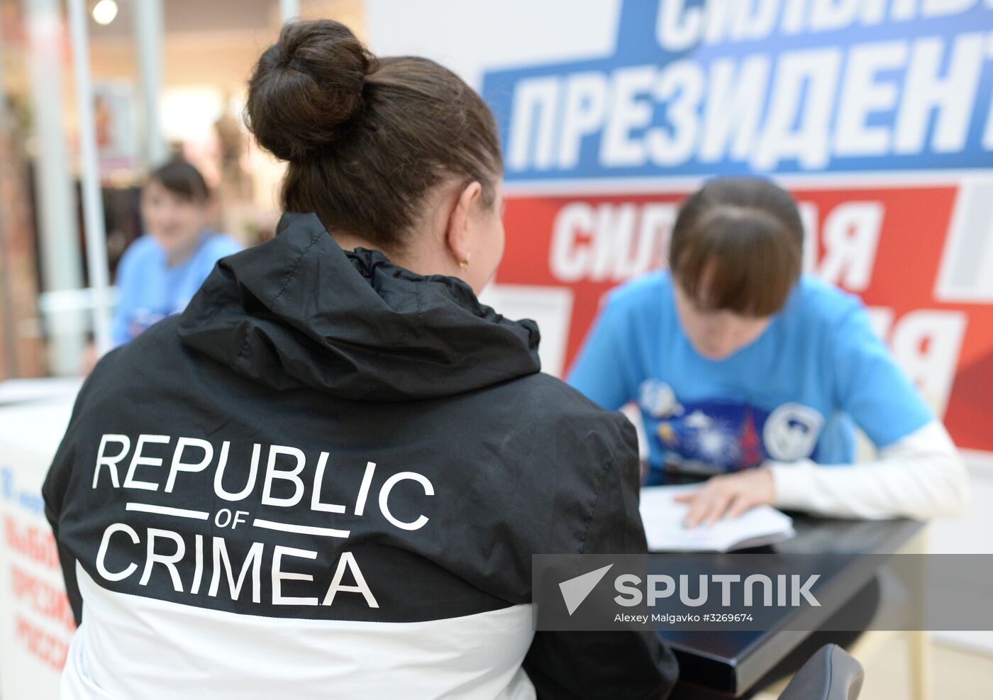 Collection of signatures supporting Vladimir Putin’s presidential bid is underway