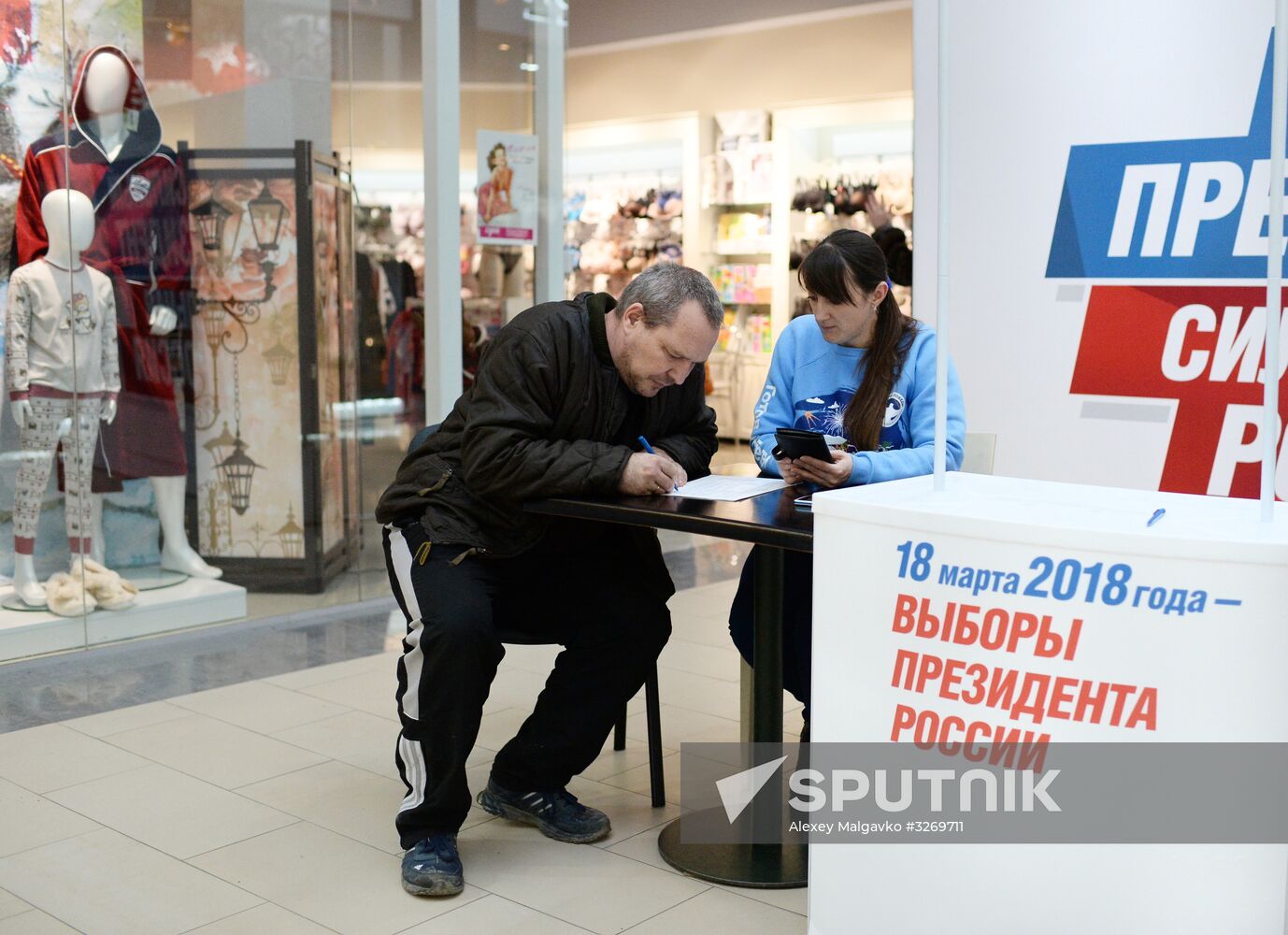 Collection of signatures supporting Vladimir Putin’s presidential bid is underway