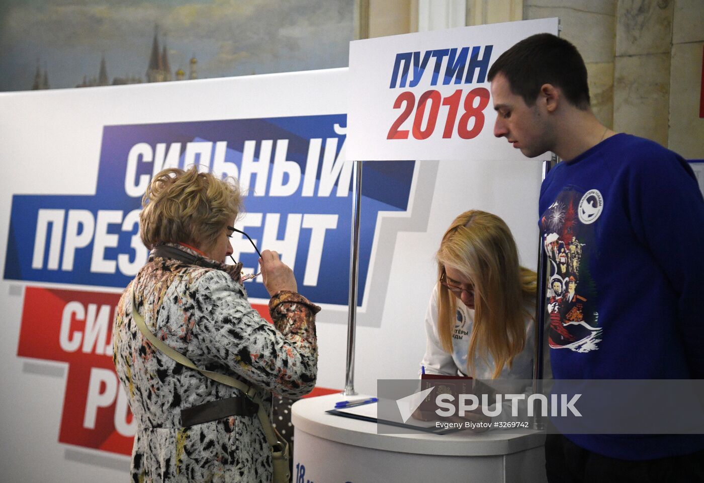 Collection of signatures supporting Vladimir Putin’s presidential bid is underway