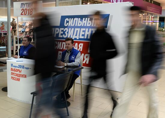 Collection of signatures supporting Vladimir Putin’s presidential bid is underway