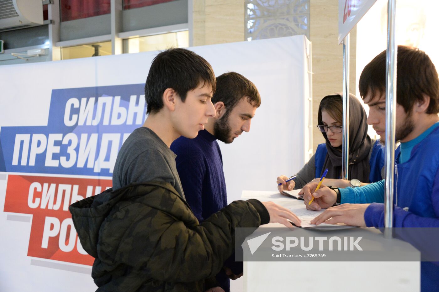 Collection of signatures supporting Vladimir Putin’s presidential bid is underway