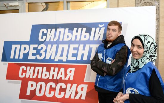Collection of signatures supporting Vladimir Putin’s presidential bid is underway