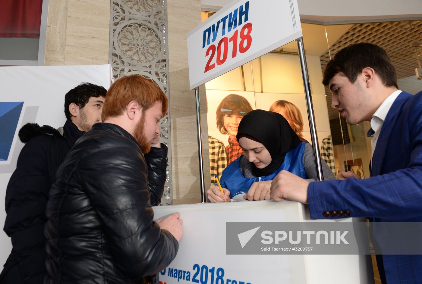 Collection of signatures supporting Vladimir Putin’s presidential bid is underway