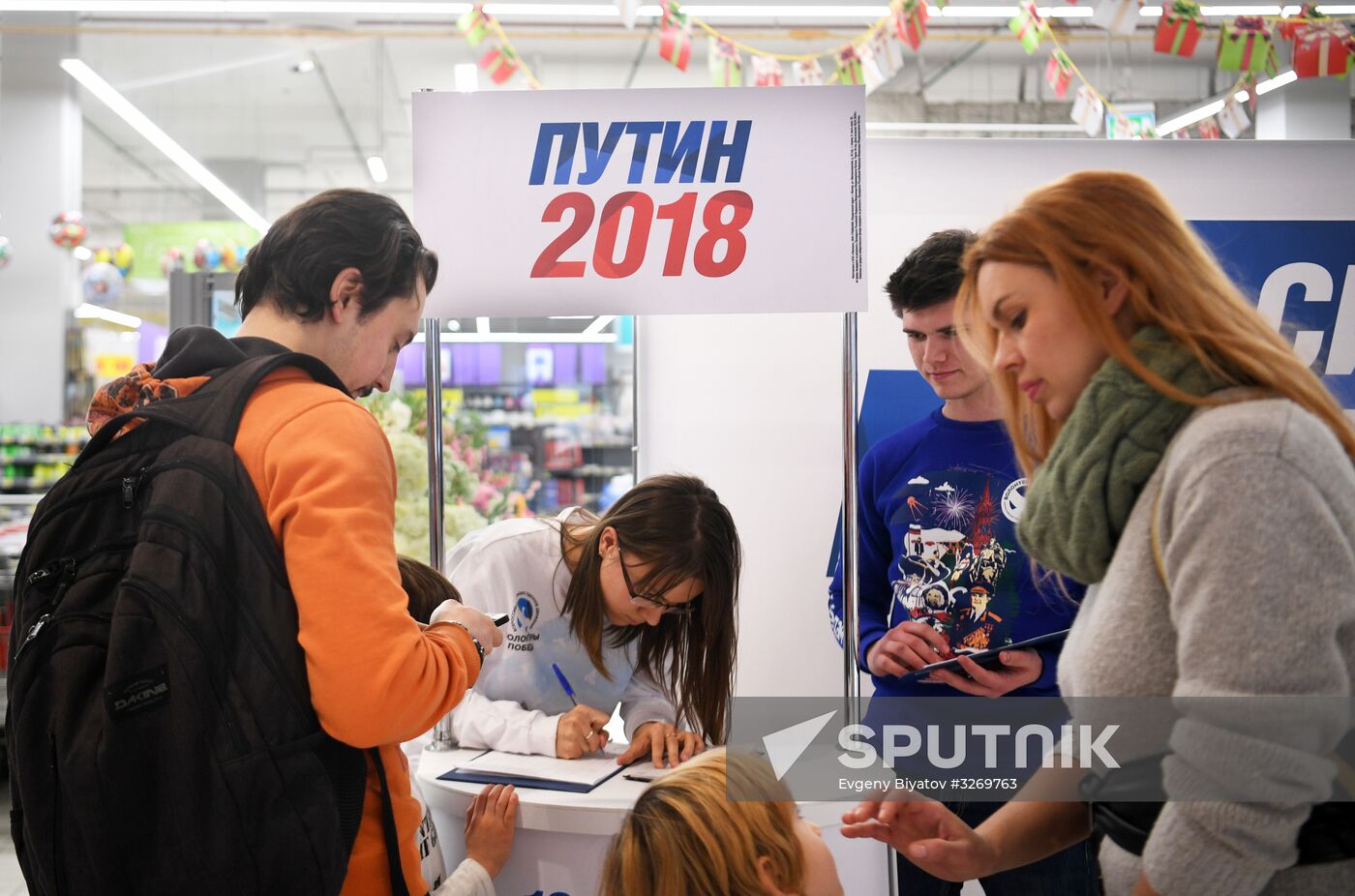 Collection of signatures supporting Vladimir Putin’s presidential bid is underway