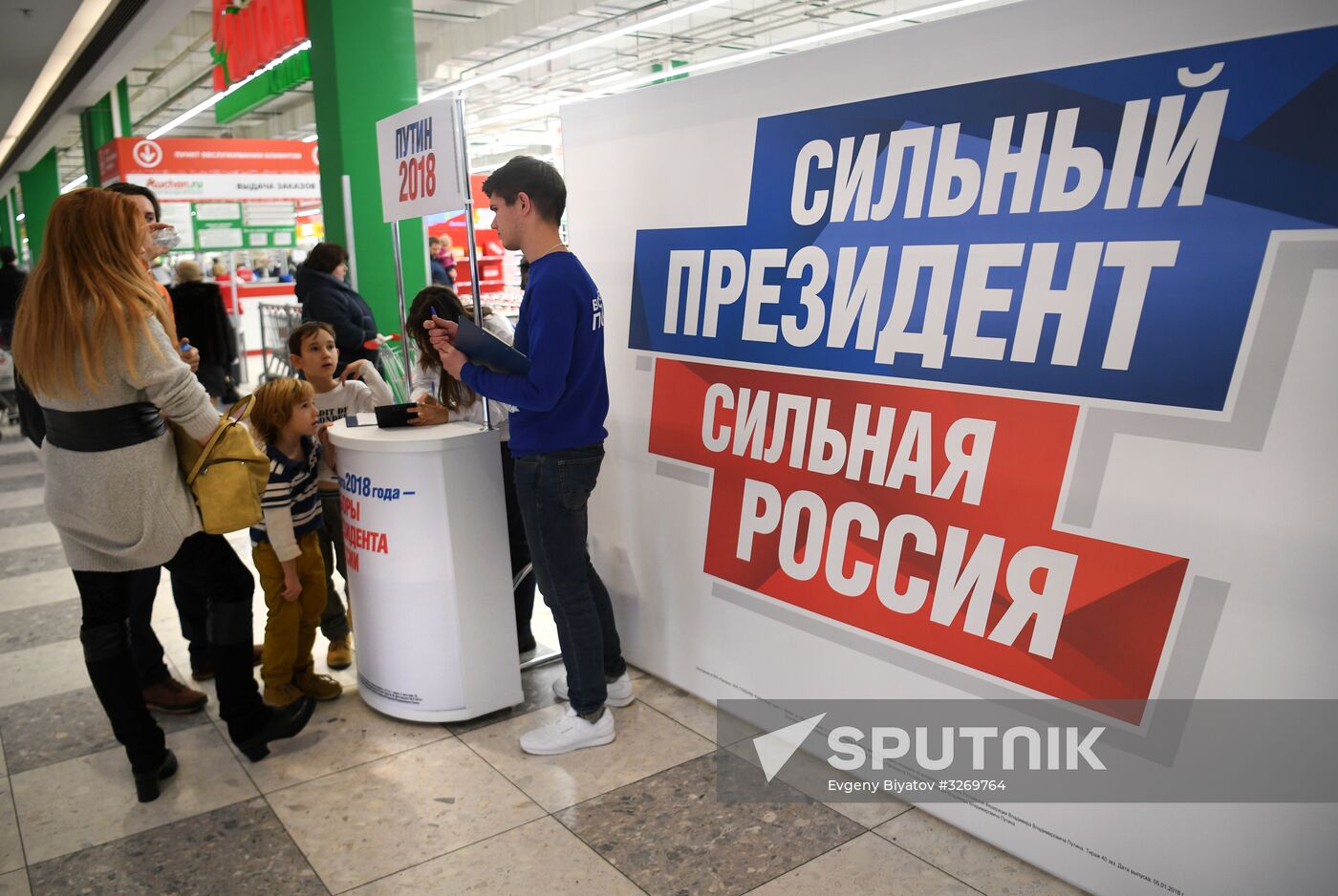 Collection of signatures supporting Vladimir Putin’s presidential bid is underway