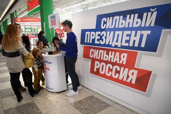 Collection of signatures supporting Vladimir Putin’s presidential bid is underway