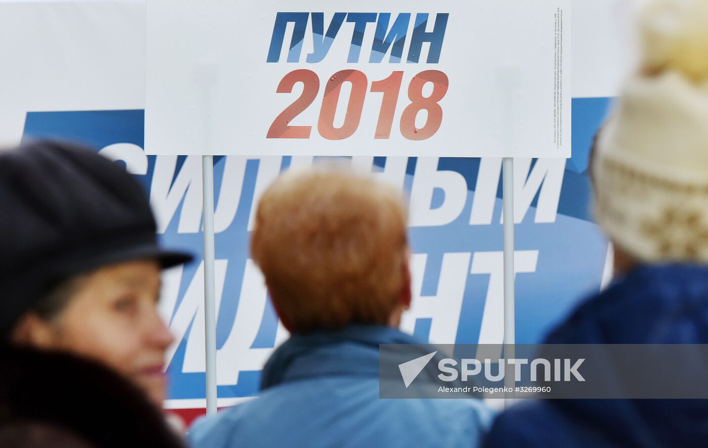 Signatures collected in Simferopol to support Putin's running for president