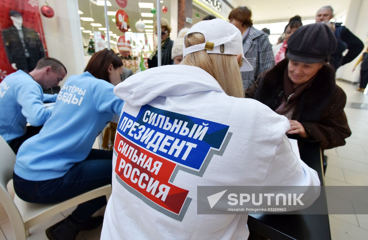 Signatures collected in Simferopol to support Putin's running for president