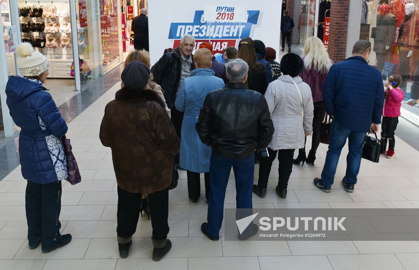 Signatures collected in Simferopol to support Putin's running for president