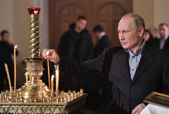 President Putin attends Christmas service