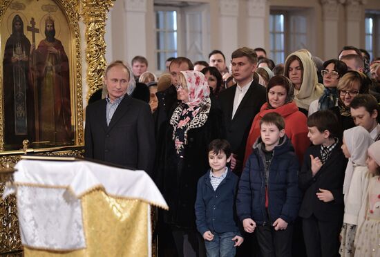 President Putin attends Christmas service
