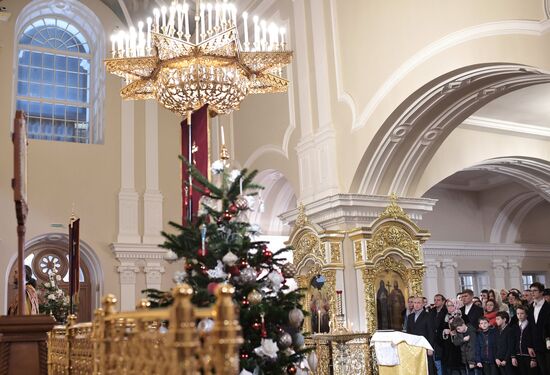 President Putin attends Chiristmas service