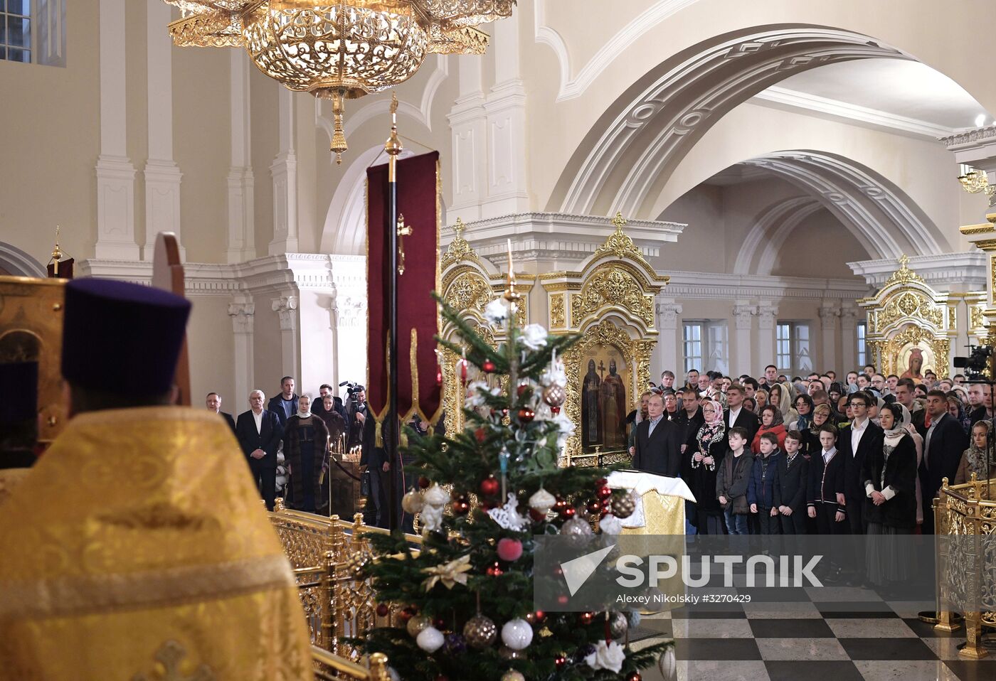 President Putin attends Christmas service