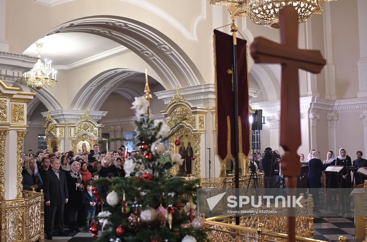 President Putin attends Christmas service