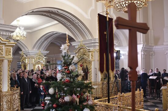 President Putin attends Christmas service