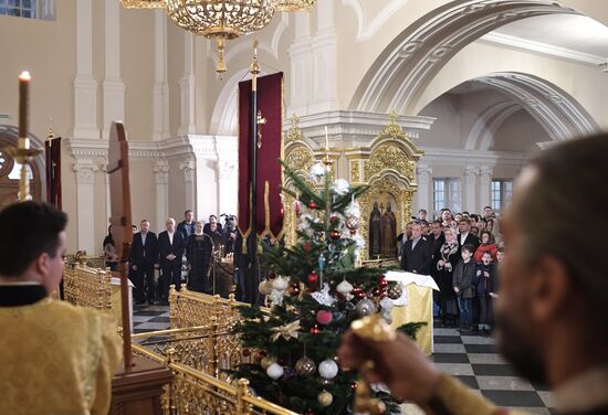 President Putin attends Christmas service