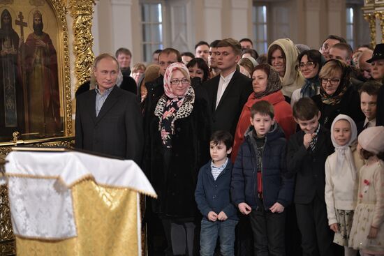 President Putin attends Christmas service