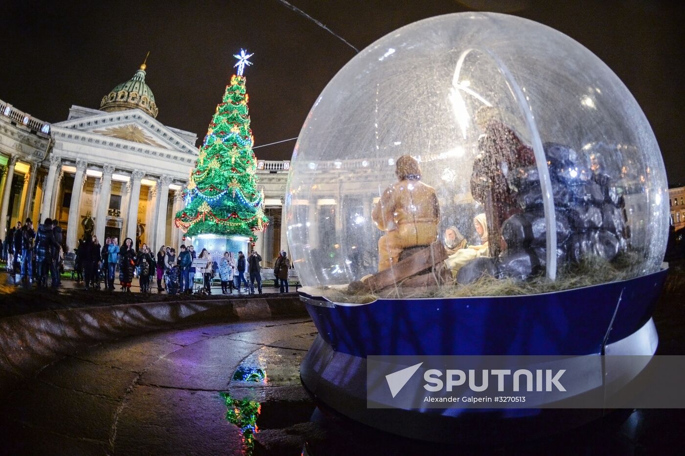 New Year and Christmas decorations on Kazanskaya Square, St. Petersburg. Background, left: Kazan Cathedral. Location: Russia, . Author: Alexander Galperin/Sputnik. Christmas celebrated across Russia