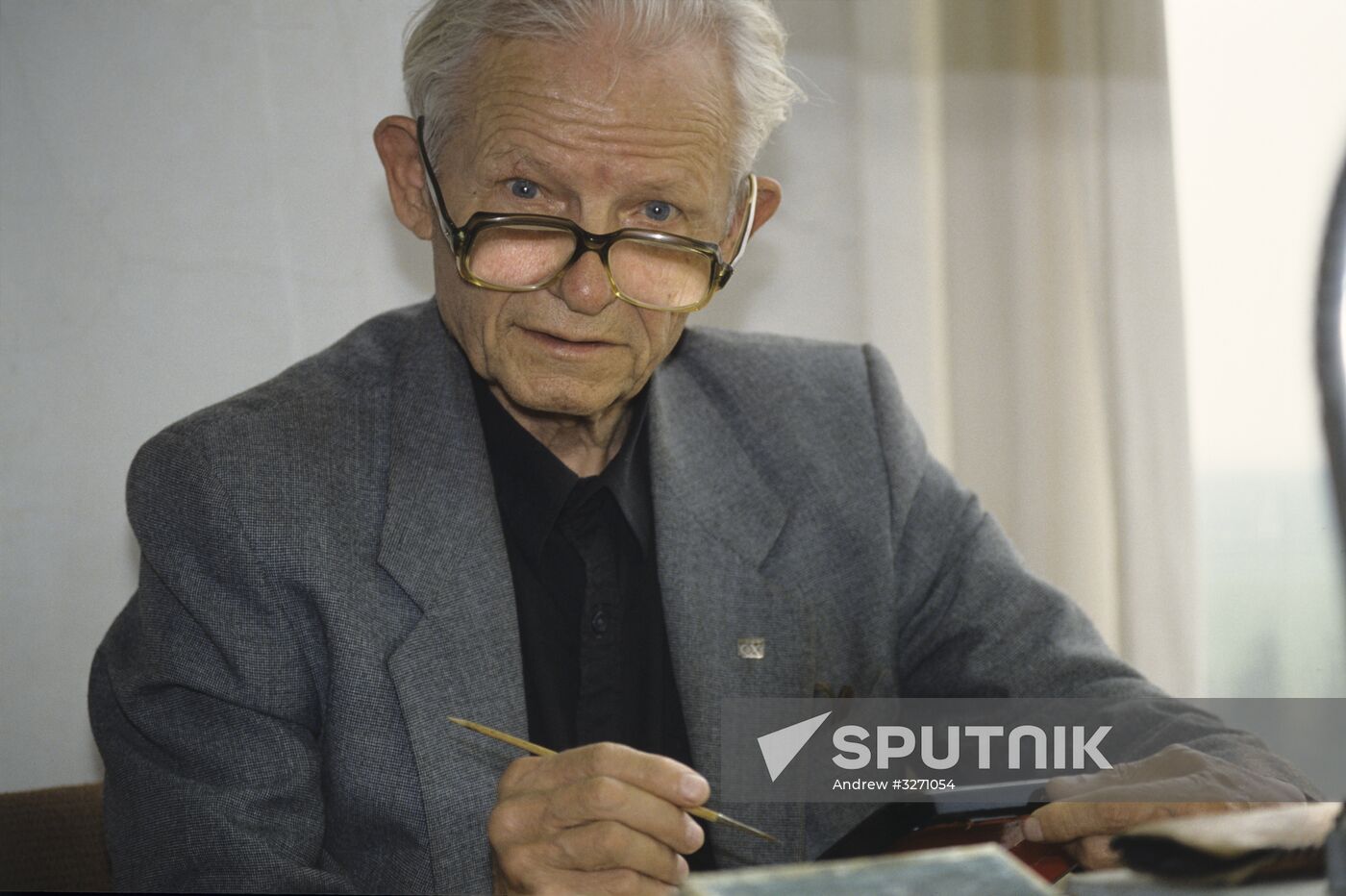 Artist Viktor Lipitsky