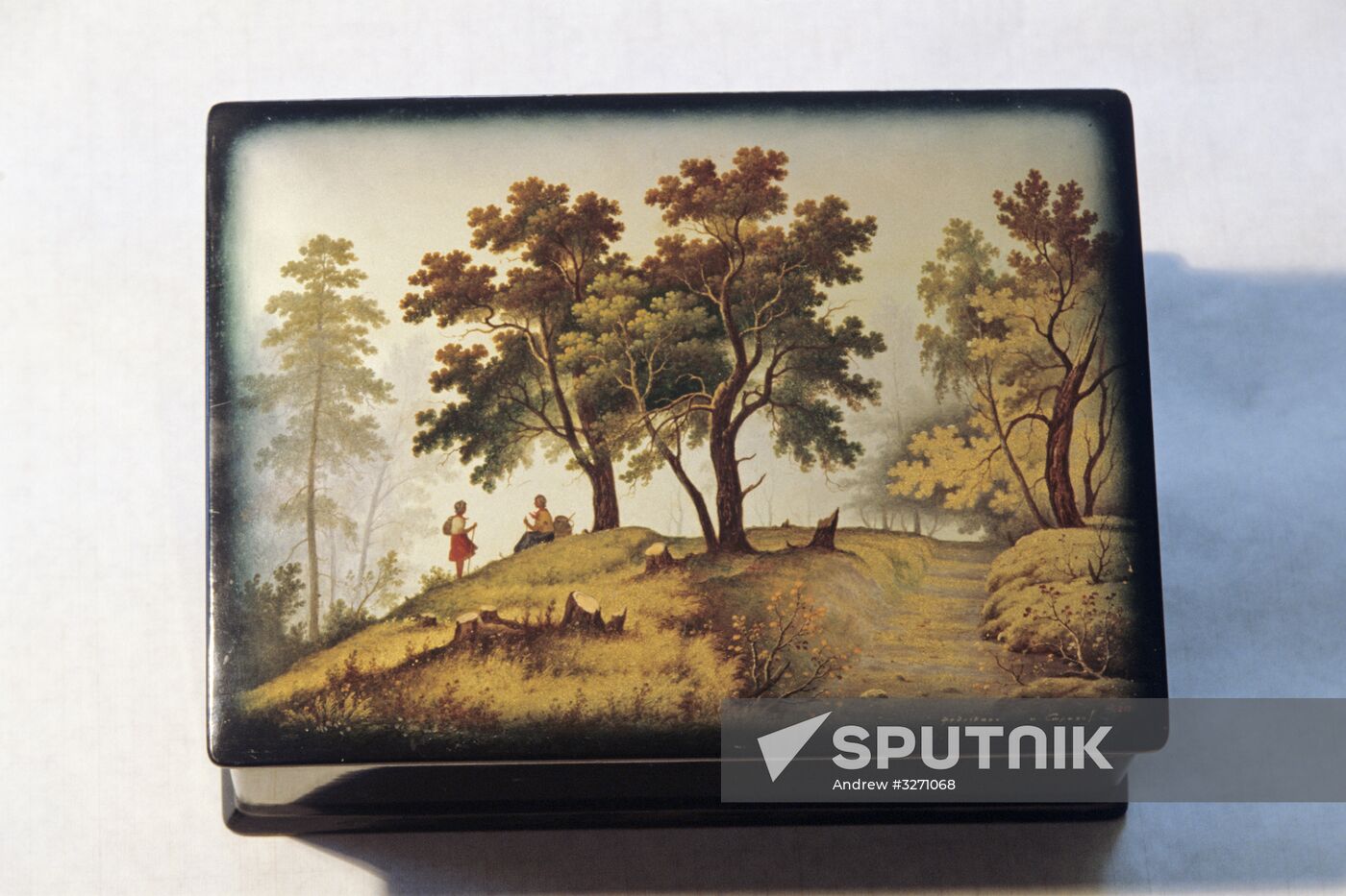 Fedoskino lacquer miniature art