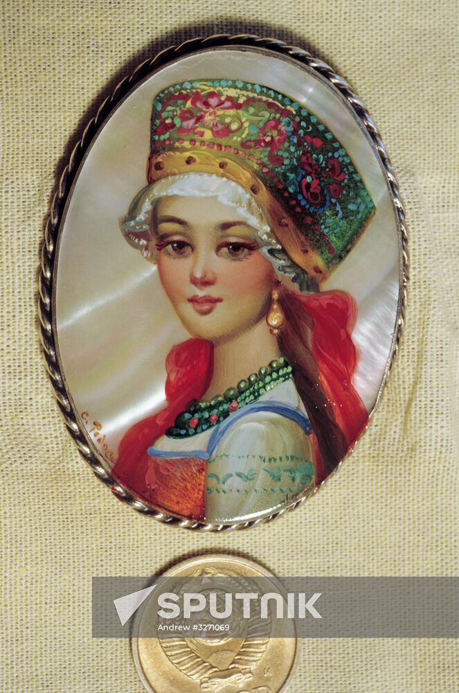 Fedoskino lacquer miniature art