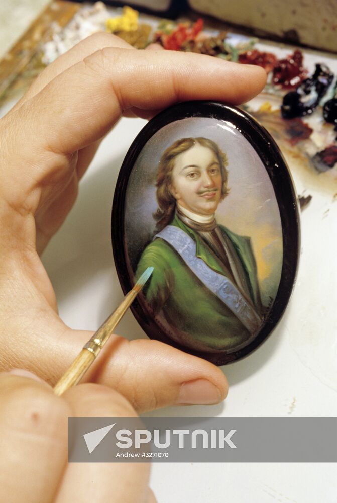 Fedoskino miniature lacquer art