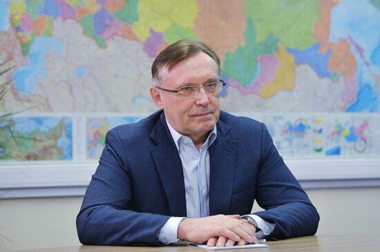 President Vladimir Putin visits his campaign headquarters in Moscow