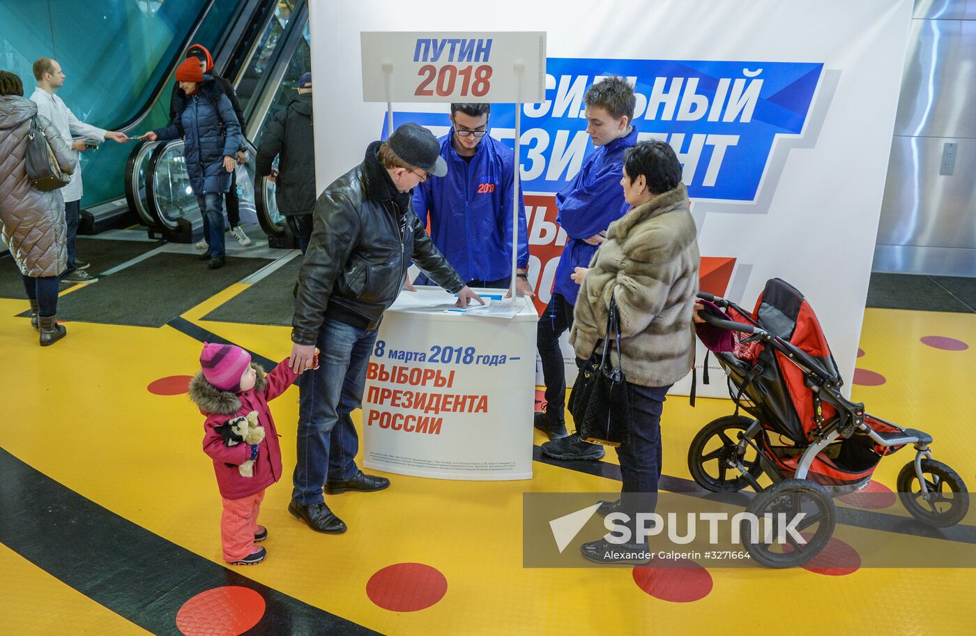Collecting signatures in support of Vladimir Putin's candidacy for Russian presidency