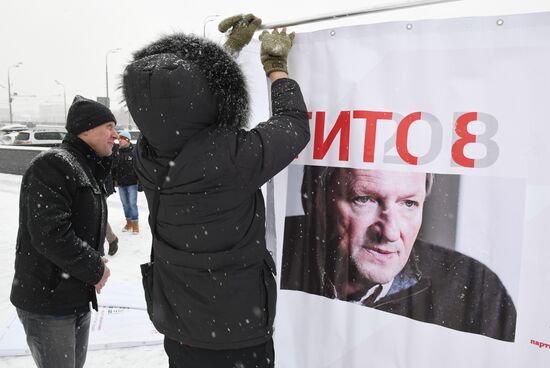 Collecting signatures to support Boris Titov's candidacy for 2018 Russian presidential election