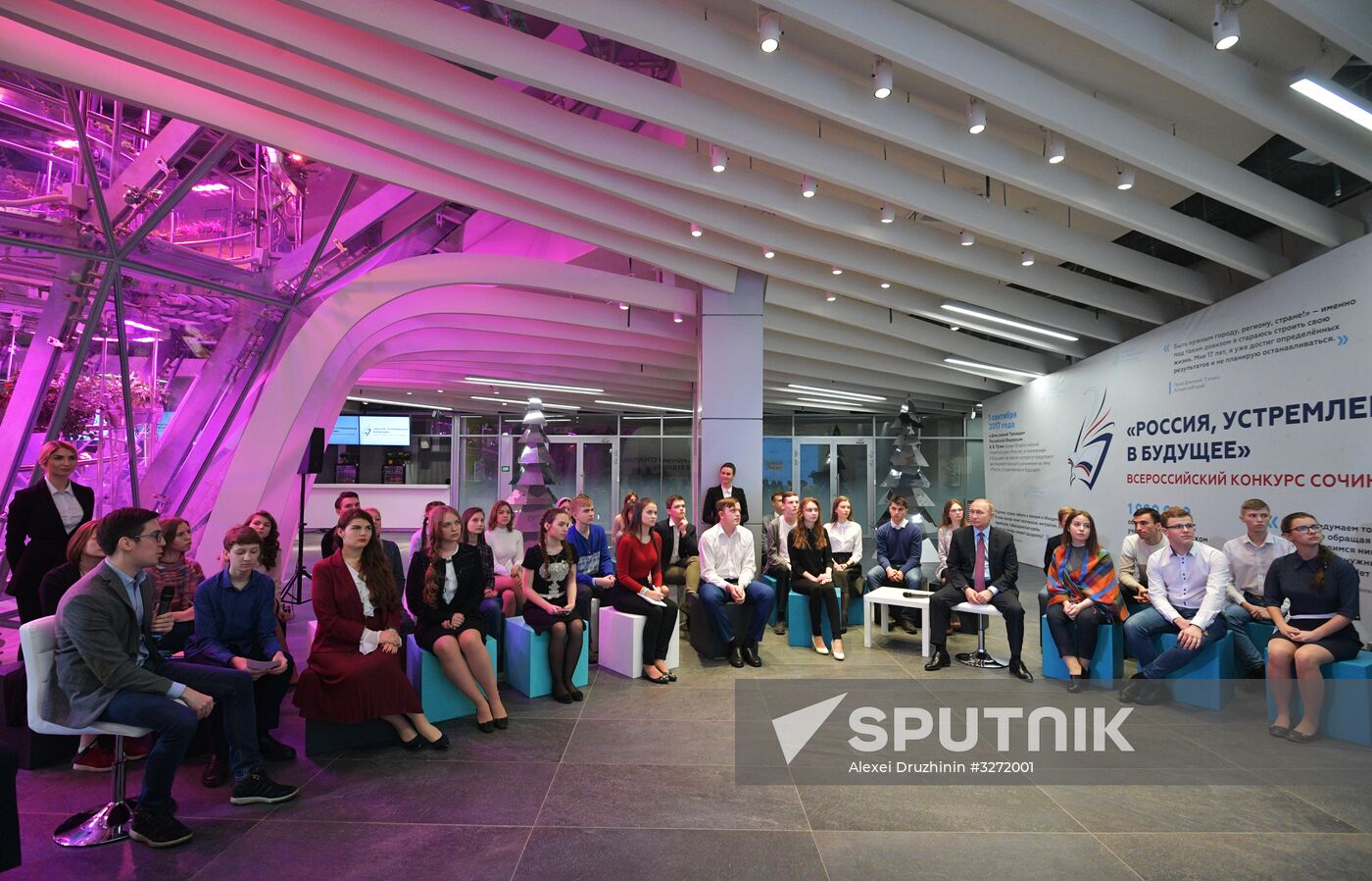 President Putin meets with students who wrote best essays about 'Russia Focused on the Future'