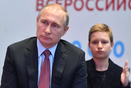 President Putin meets with students who wrote best essays about 'Russia Focused on the Future'