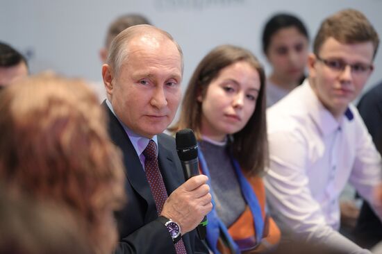 President Putin meets with students who wrote best essays about 'Russia Focused on the Future'