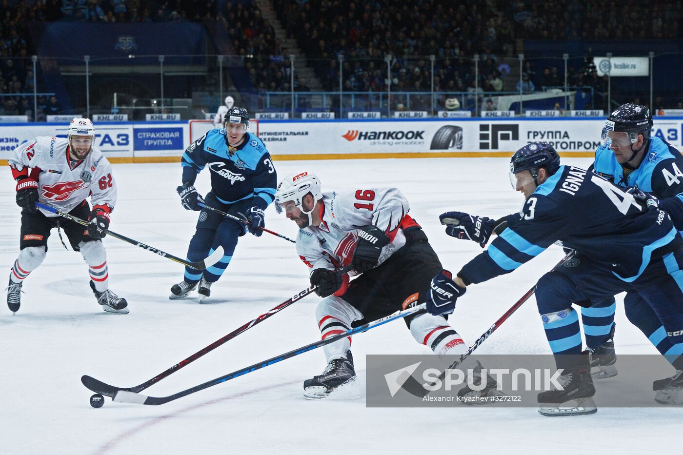 Ice hockey. Kontinental Hockey League. Sibir vs. Avangard