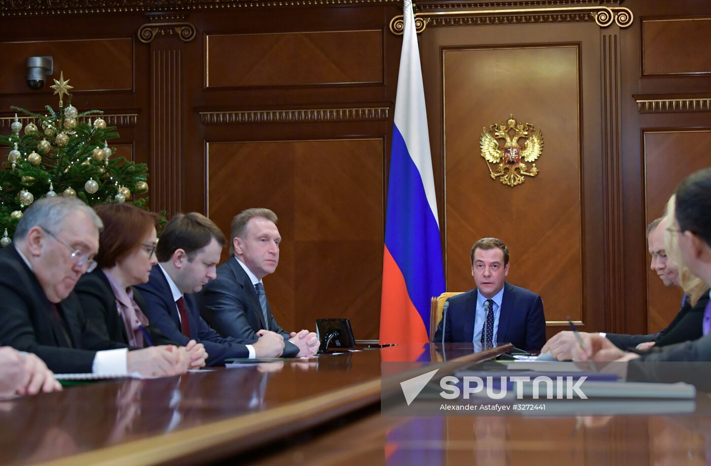 Prime Minister Dmitry Medvedev holds meeting on implementing 2018-2020 federal budget law