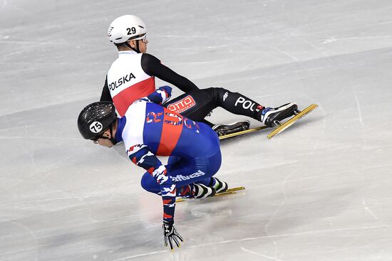 European Short Track Speed Skating Championships. Qualifications