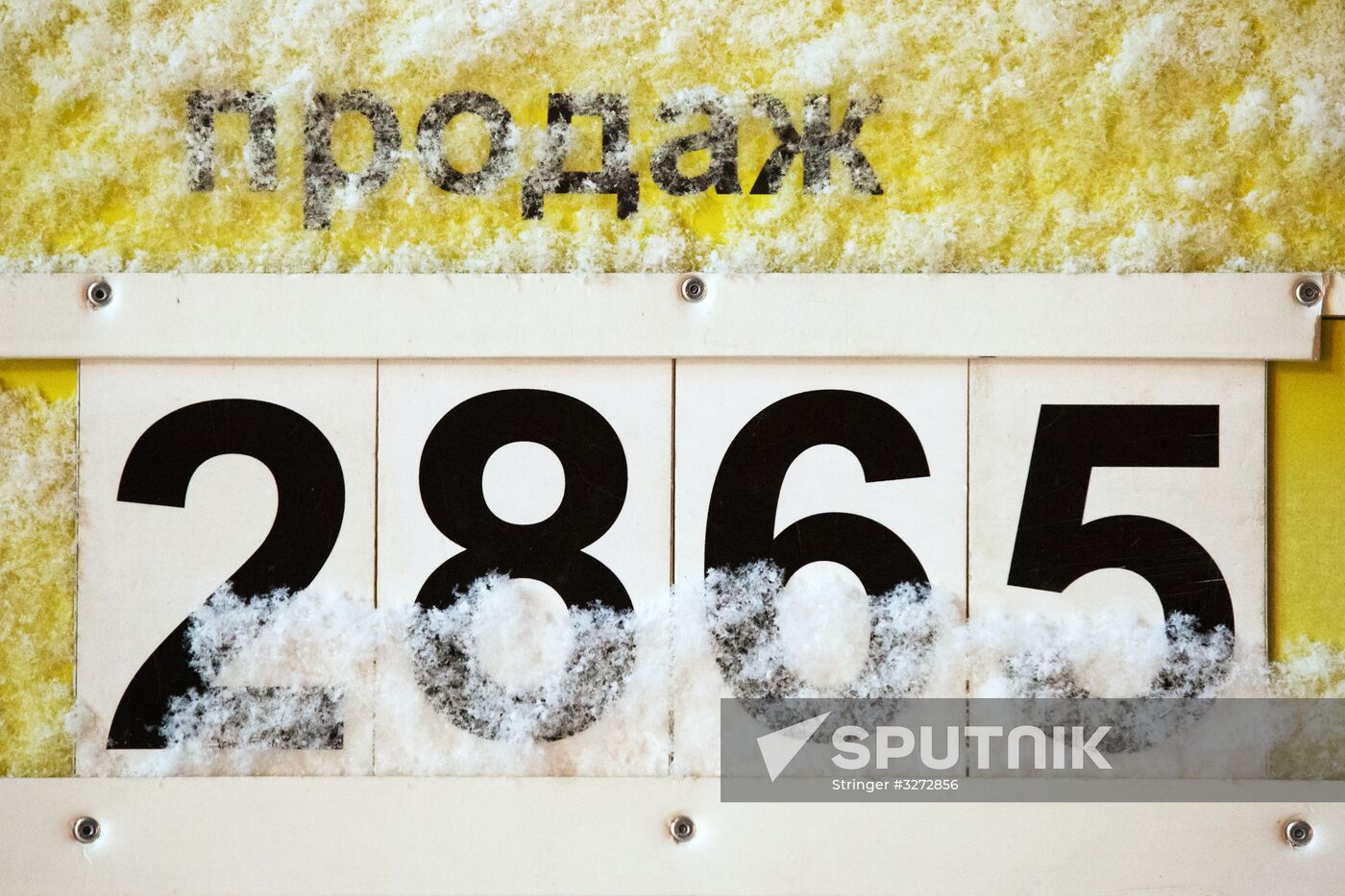 Hryvnia exchange rate sinks below historical minimum