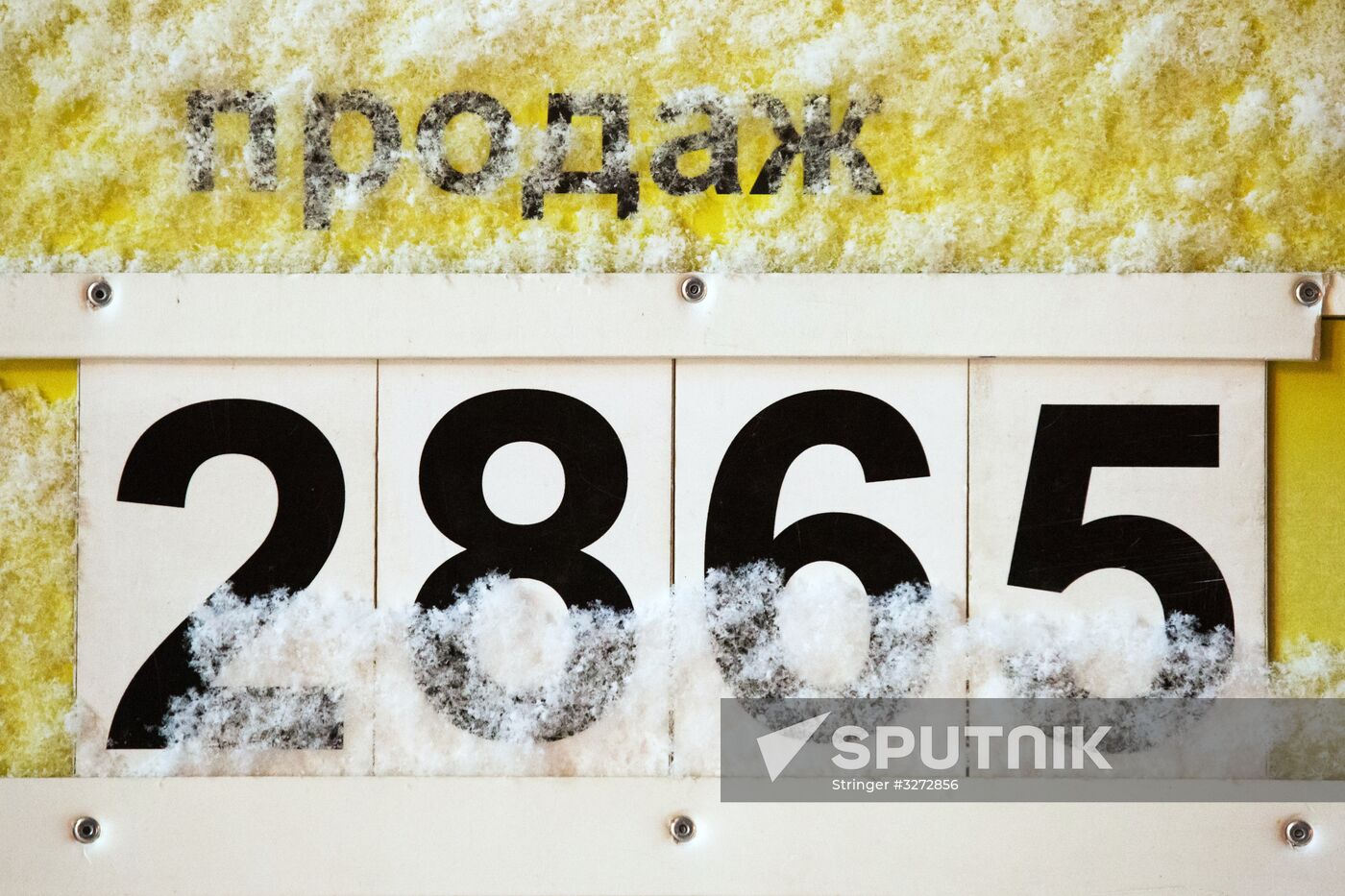 Hryvnia exchange rate sinks below historical minimum
