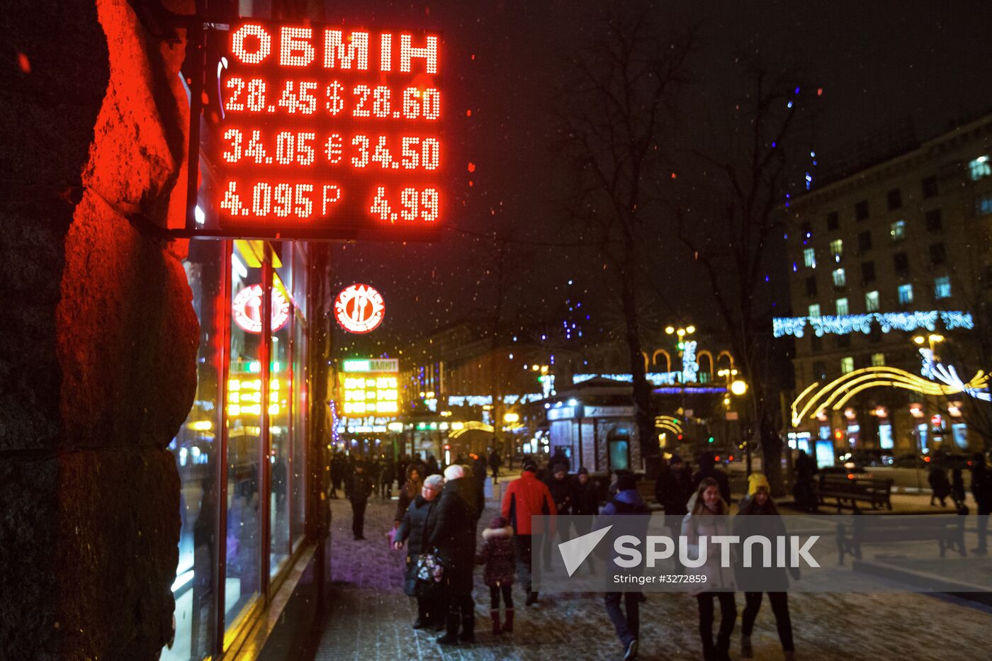 Hryvnia exchange rate sinks below historical minimum