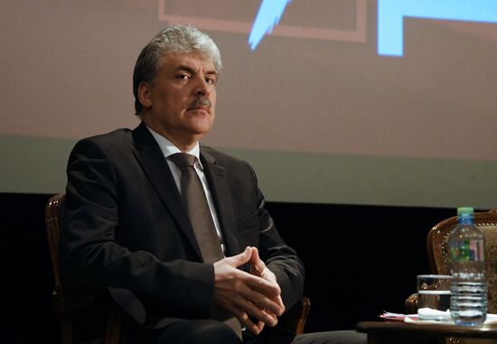 Presidential candidate Grudinin meets with confidantes